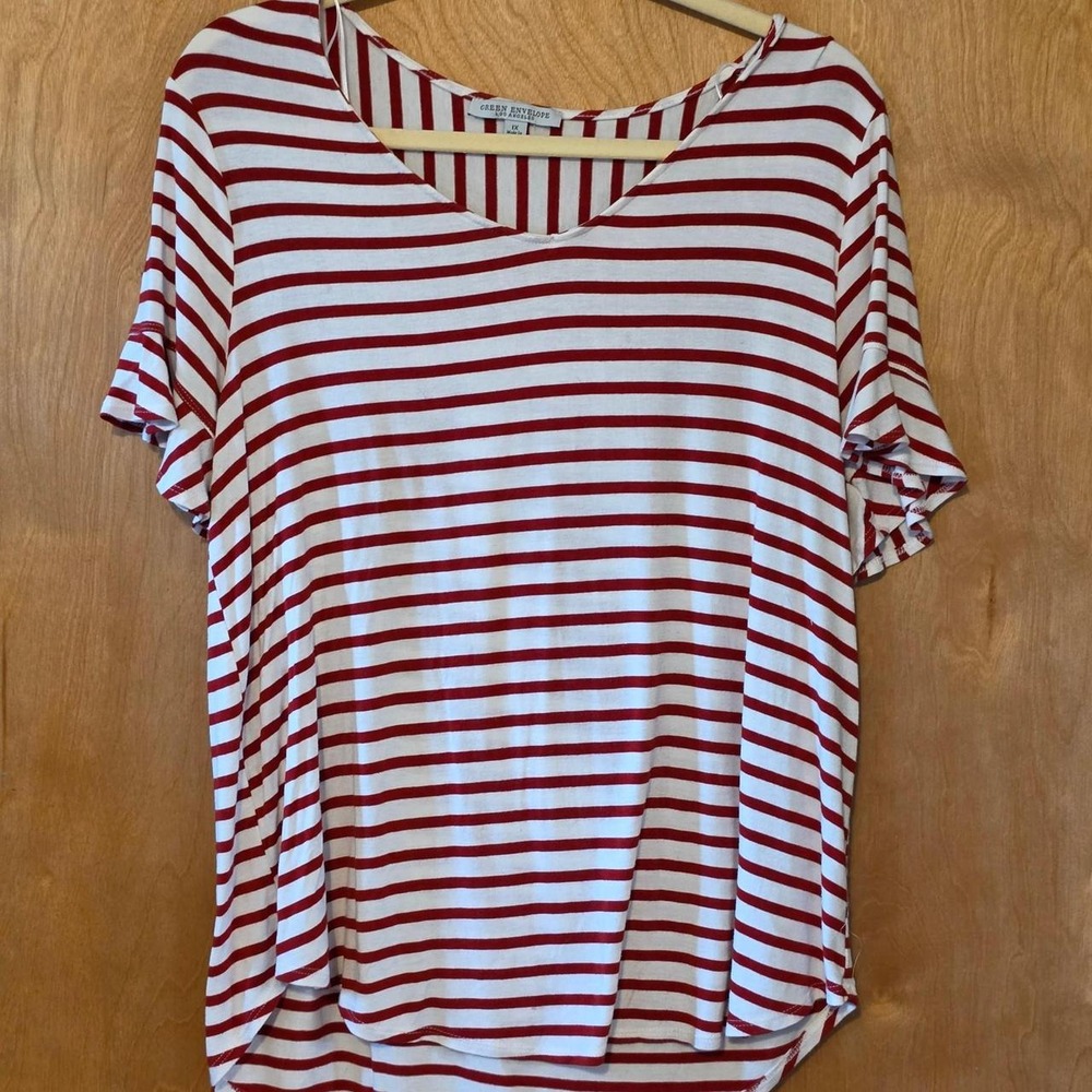 Green Envelope Red White Striped Flounce Sleeve V-Neck High-Low Top 1X Womens